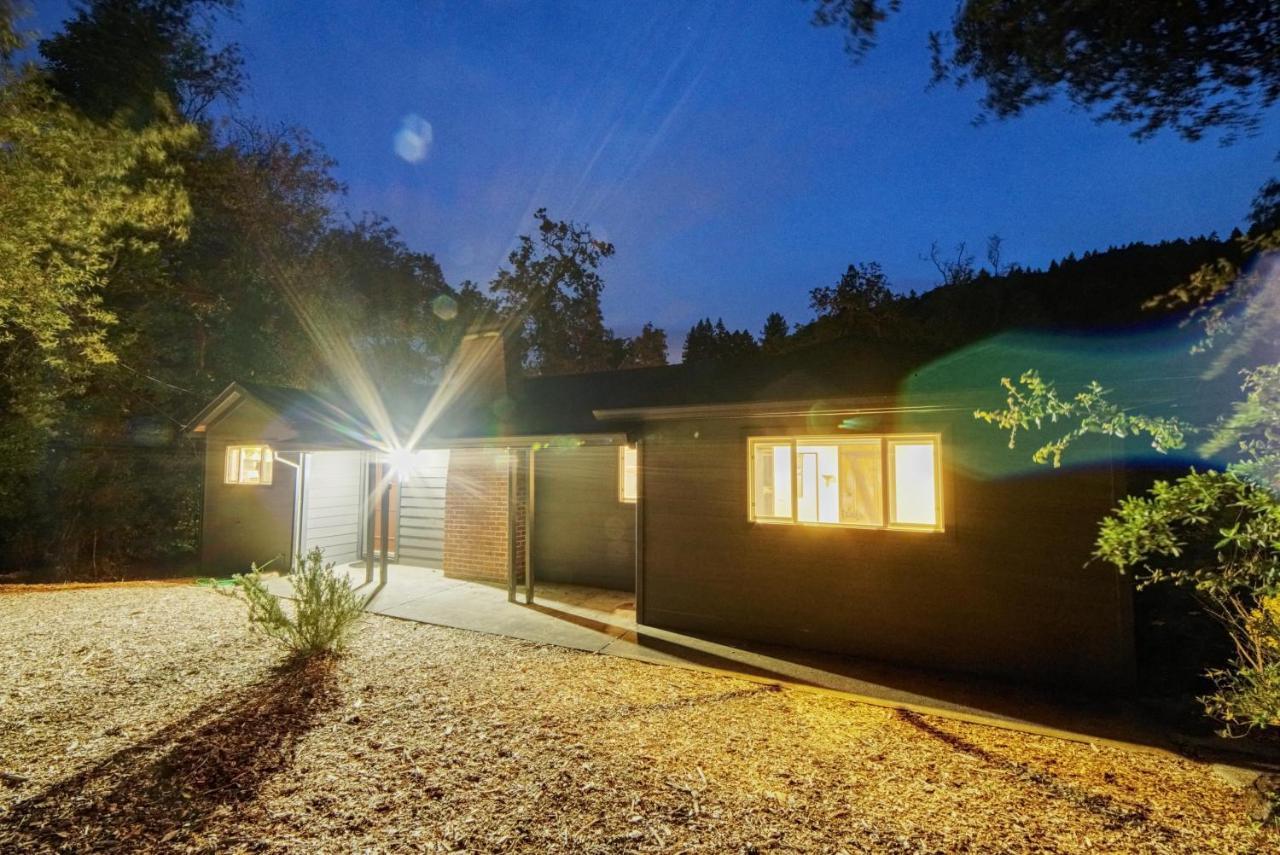Rivers Breeze Relaxing Riverside Cabin With Private Suite Kayaks Healdsburg Esterno foto