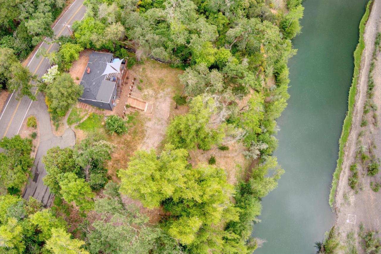 Rivers Breeze Relaxing Riverside Cabin With Private Suite Kayaks Healdsburg Esterno foto