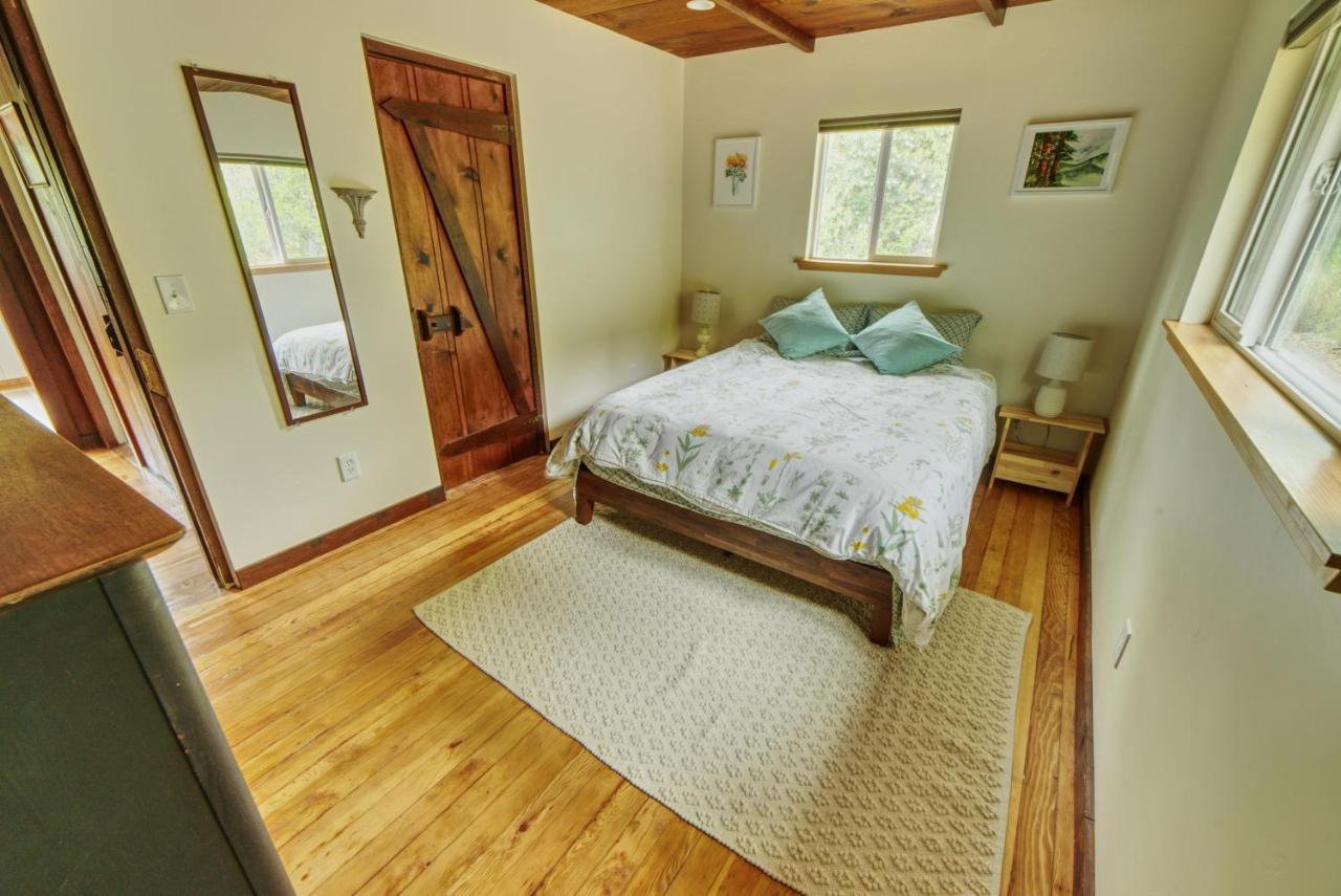 Rivers Breeze Relaxing Riverside Cabin With Private Suite Kayaks Healdsburg Esterno foto