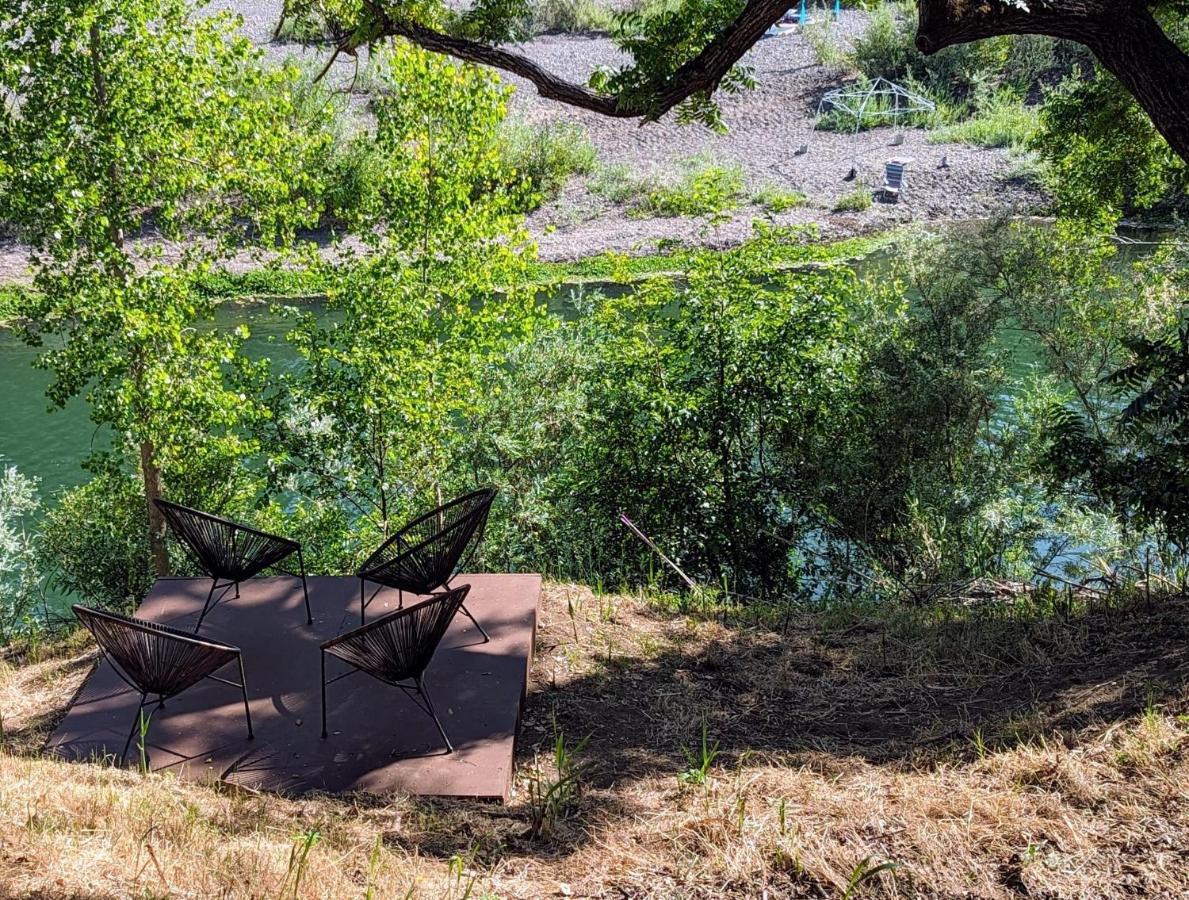 Rivers Breeze Relaxing Riverside Cabin With Private Suite Kayaks Healdsburg Esterno foto