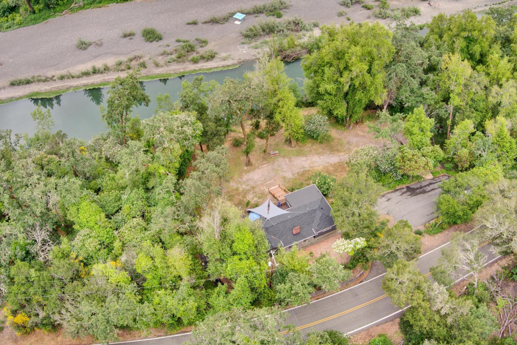 Rivers Breeze Relaxing Riverside Cabin With Private Suite Kayaks Healdsburg Esterno foto